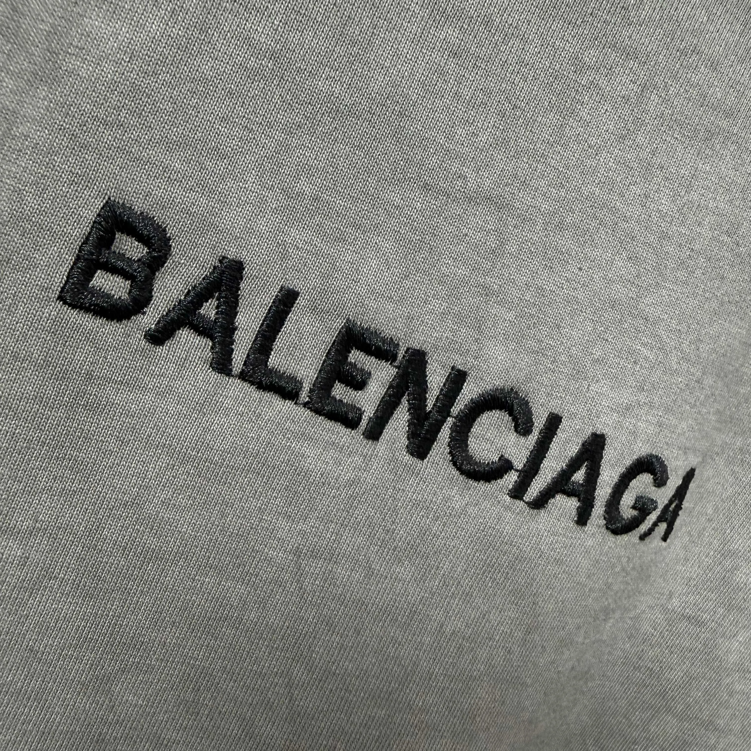 # * Balenciag*2026 New Arrival 320 tee Same Style : Purple Size :S M L XL XXL Size： S （90-130 ） M （120-150 ） L （140-165 ） XL （160-180 ） XXL （180-210 ）
